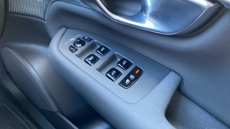 Volvo XC90 2.0 T8 PHEV Ultra Dark 5dr AWD Geartronic Estate